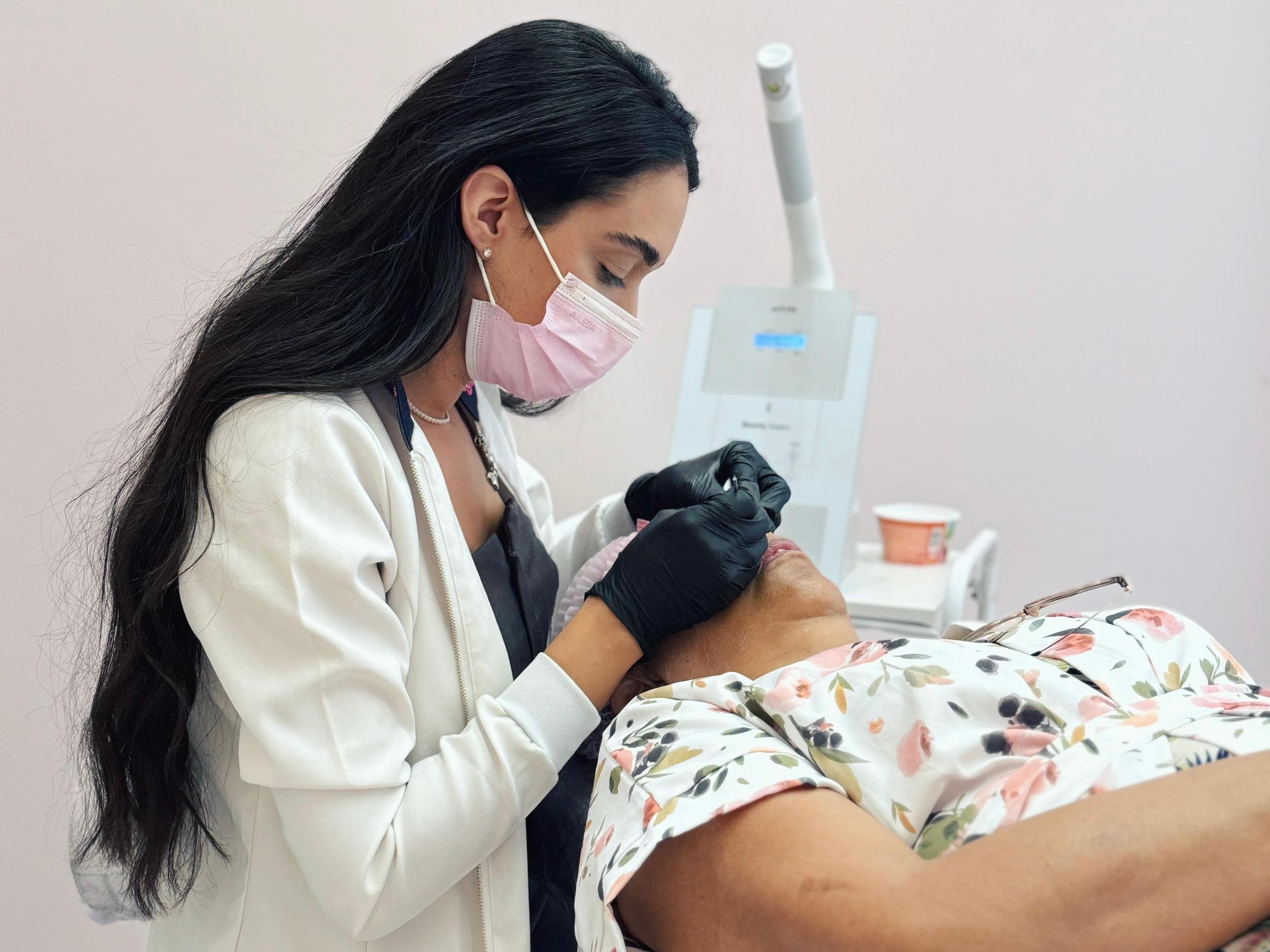 Detalhes do espaço da clínica AB Sobrancelhas